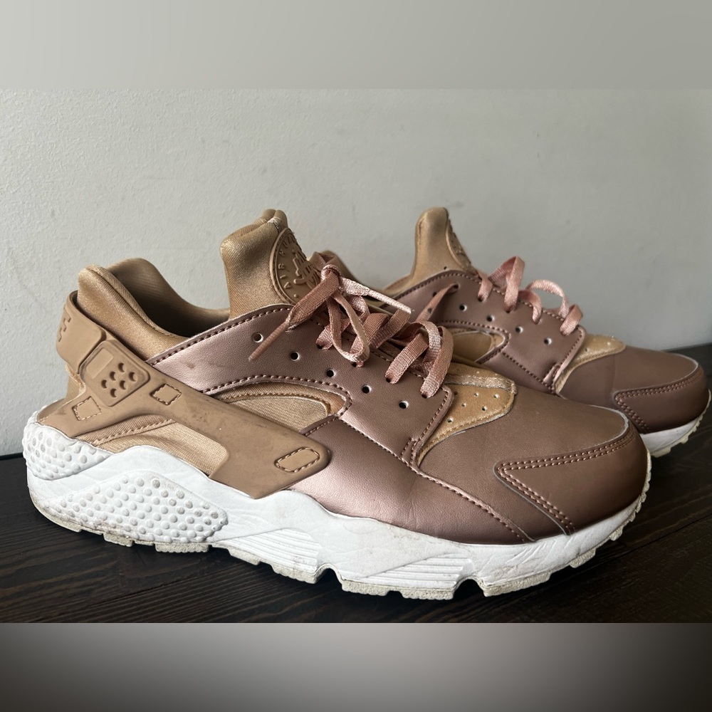 Nike Air Huarache Rose Gold
